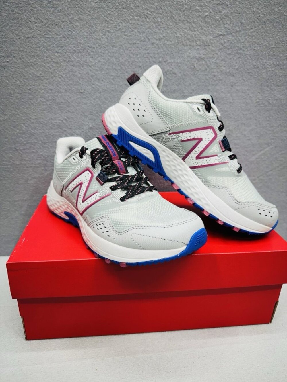 New Balance 410 v8 Sneakers Women Size 6.5 Medium WT410GP8 Running Gym Trainers